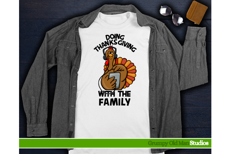 funny-turkey-with-headphones-and-tablet-thanksgiving
