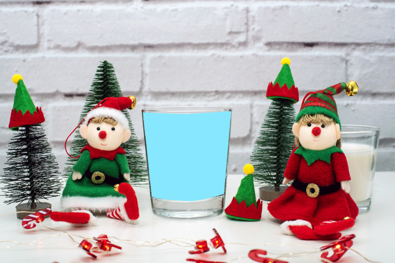 christmas-glass-mockup-stemless-wine-glass-psd-mockup-elf-mockup-99