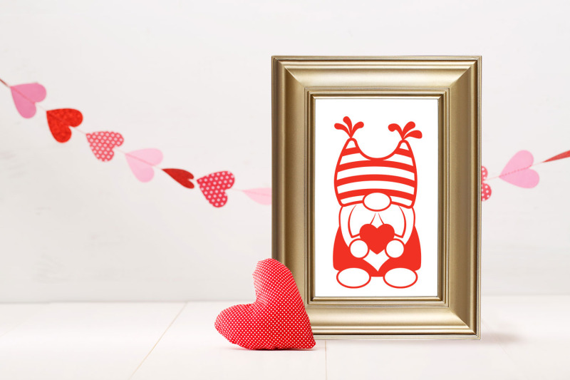 valentine-gnome-holding-heart-svg-png-dxf-eps