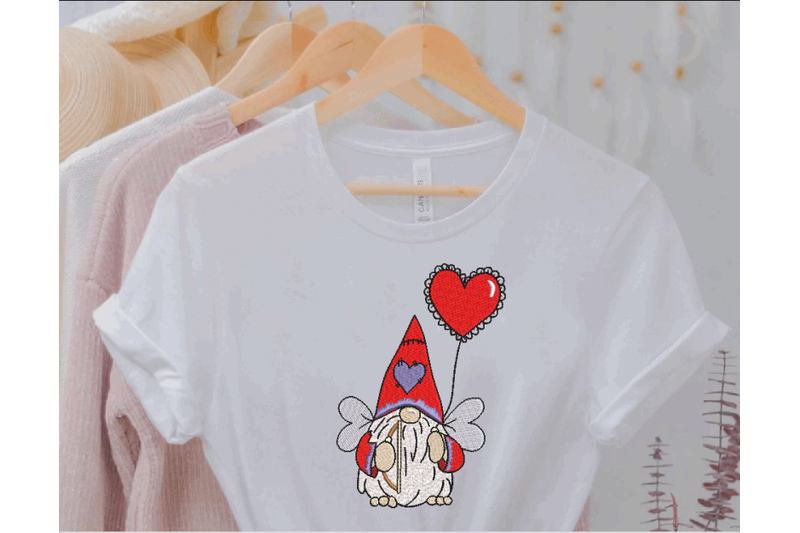 valentine-cupid-gnome-with-heart-balloon-machine-embroidery-design