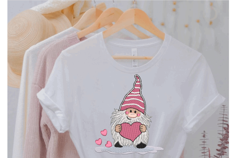 valentine-gnome-with-heart-machine-embroidery-design