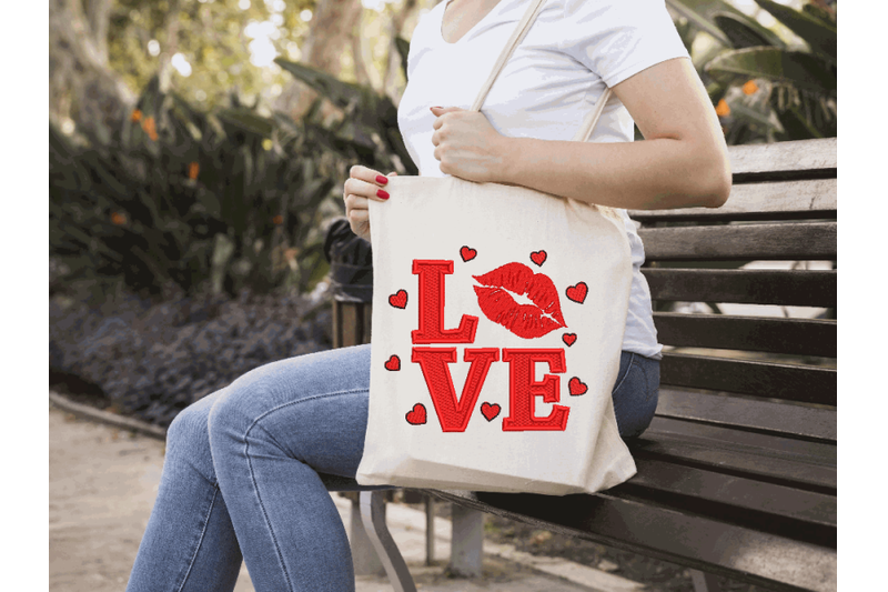 valentine-love-red-lips-machine-embroidery-design