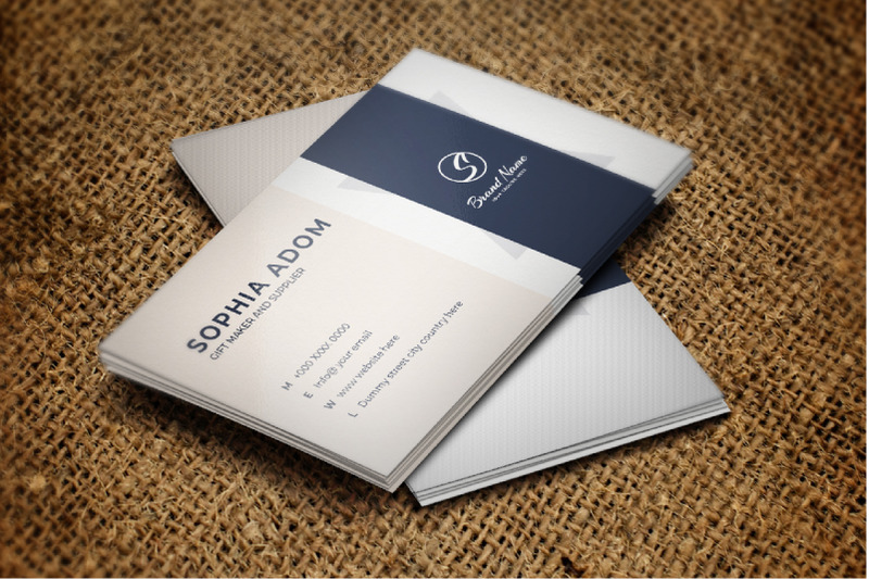 clean-and-modern-feminine-business-card