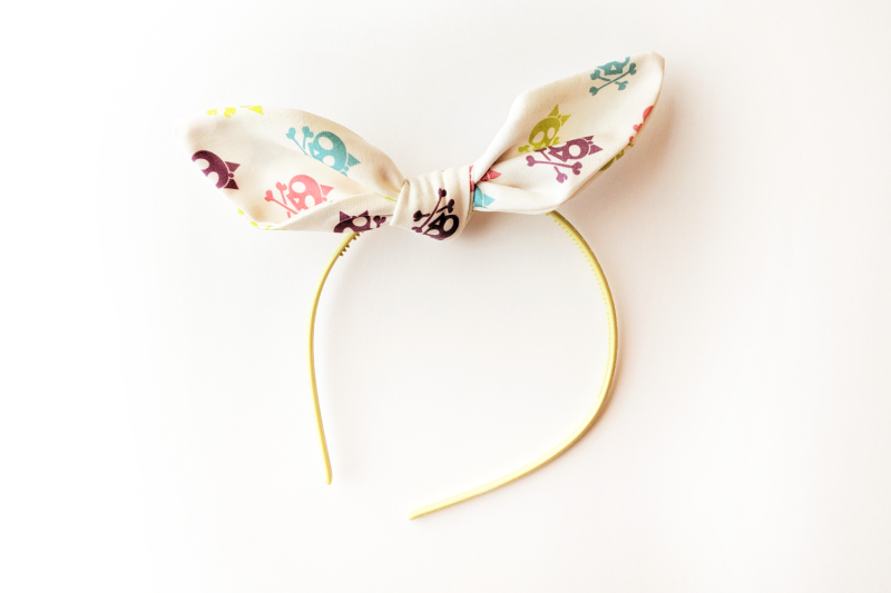 retro-bunny-ear-bow-ith-applique-embroidery