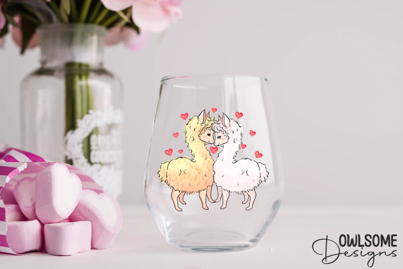 couple-of-llamas-in-love-valentine-day-png-design