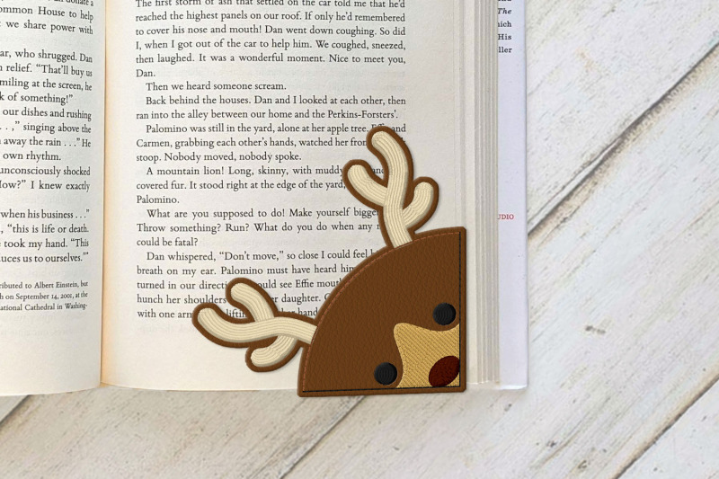 ith-reindeer-face-corner-bookmark-applique-embroidery