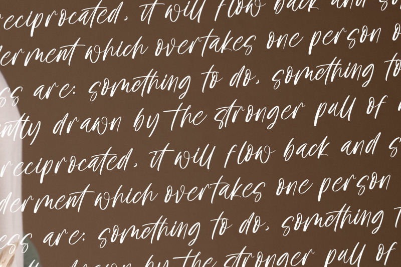 moostnaly-modern-handwritten-font