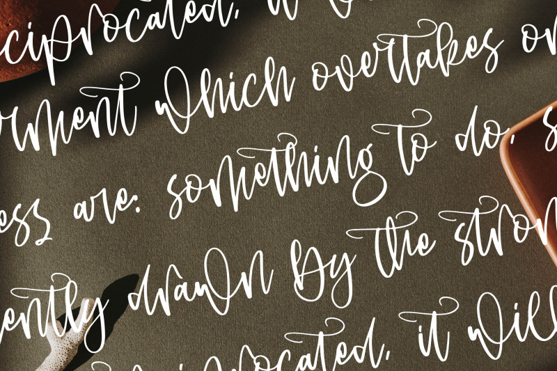 alessandra-flowstar-modern-handwritten-script