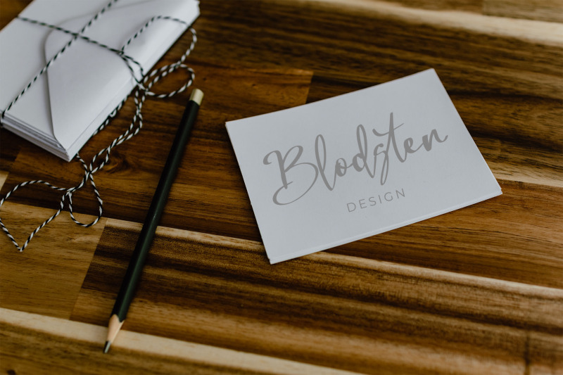 mellanttona-calligraphy-script-font