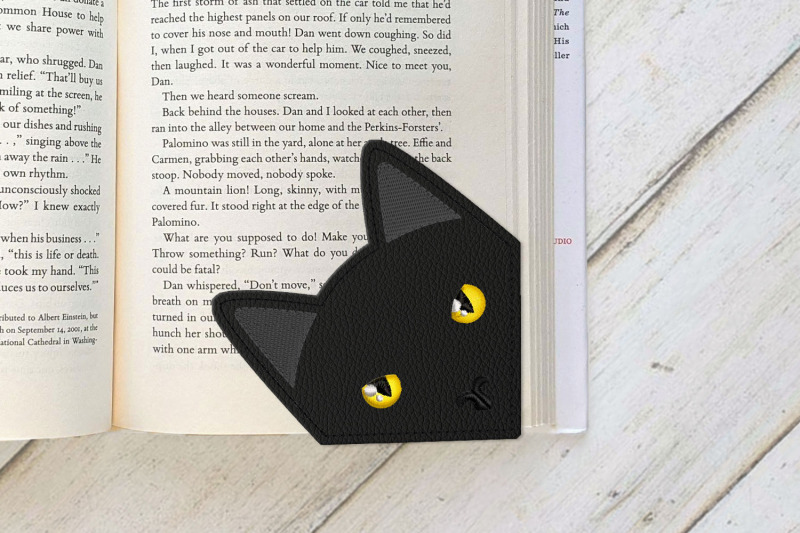 ith-realistic-cat-face-corner-bookmark-applique-embroidery