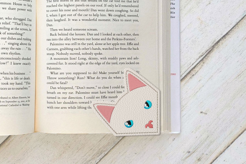 ith-realistic-cat-face-corner-bookmark-applique-embroidery