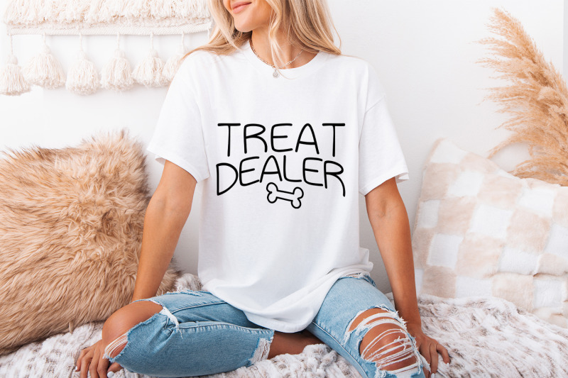 funny-dog-lover-png-dog-mom-gift-treat-dealer-png-dog-mom-shirt-do