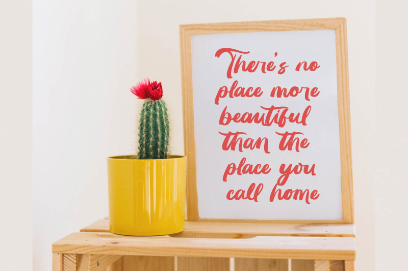 huntail-peach-bold-brush-font