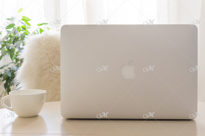 macbook-laptop-styled-photo-mockup
