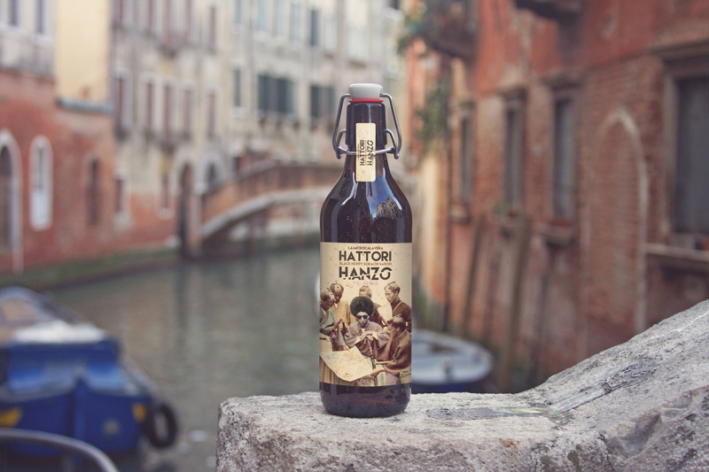 venetian-canal-cruise-duo-beer-mockup