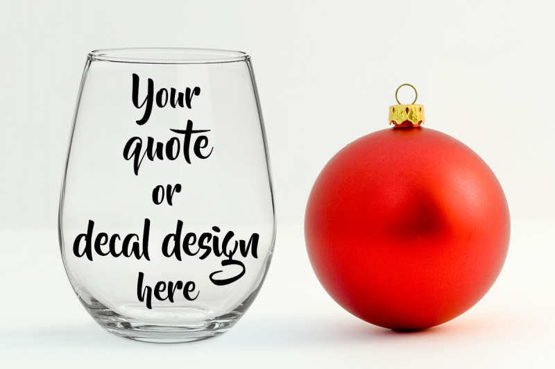 christmas-styled-wine-glass-mockup